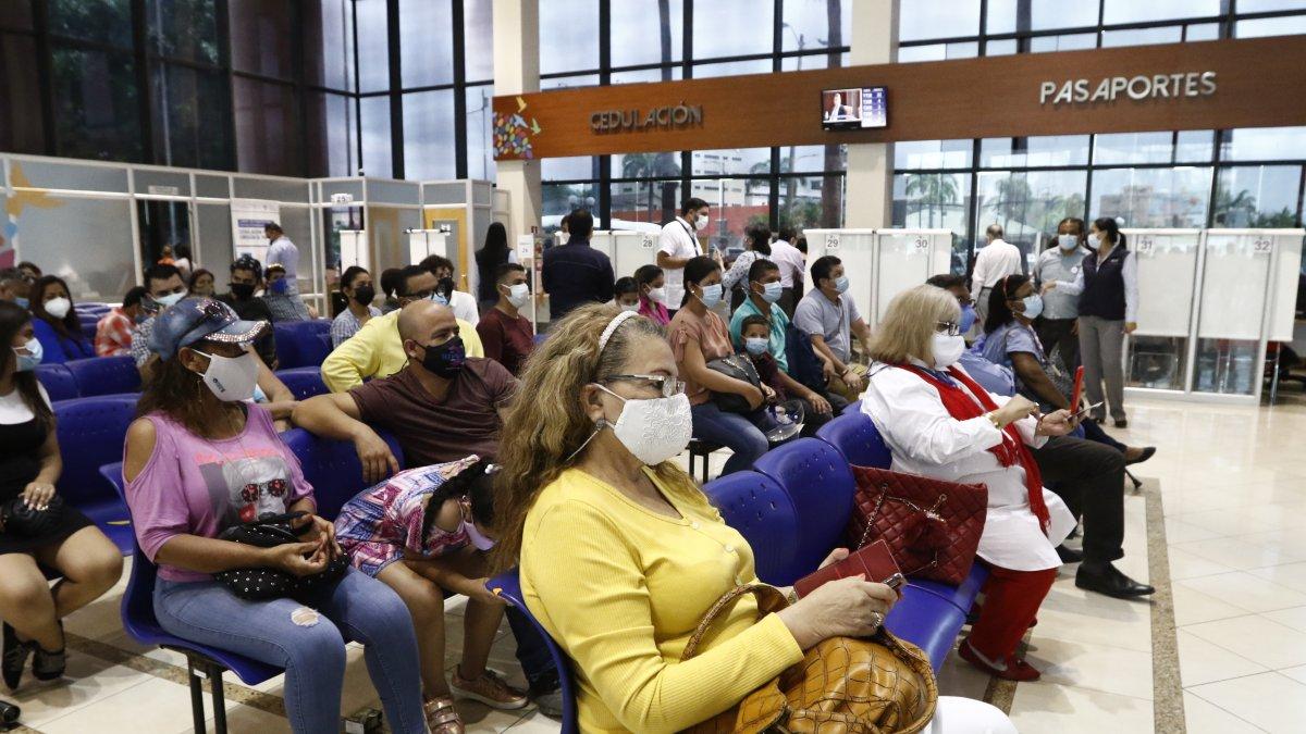 Servicio. Los usuarios podrá tramitar su documento los días sábado en la agencia del Gobierno Zonal