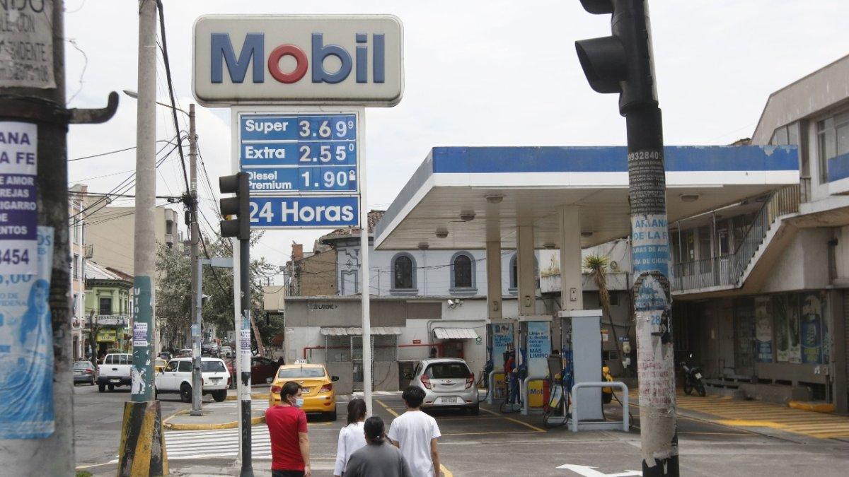 El nuevo precio gasolina súper ya constaba en las estaciones de servicios de Quito.