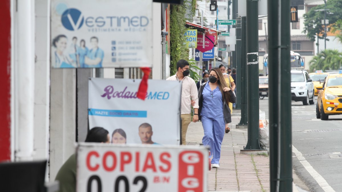 Dos supermercados reemplazaron a los negocios de impresión y fotocopiado, que desaparecieron por la falta de clientes.