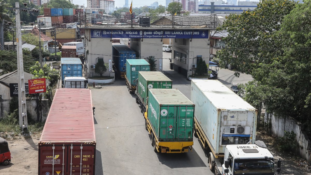 Importaciones. Los comerciantes dicen que cerca de 1.500 contenedores de alimentos quedaron atascados en el puerto de Colombo, debido a la escasez de dólares para pagar.