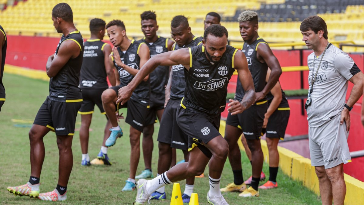 Leonai Souza será estelar esta noche 19H30 contra el conjunto uruguayo.