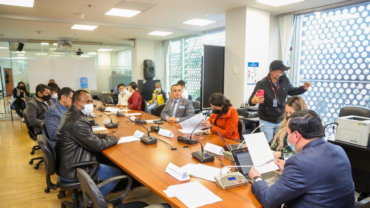 Asistencia. La ministra Vela fue convocada a dos comisiones legislativas a la vez.