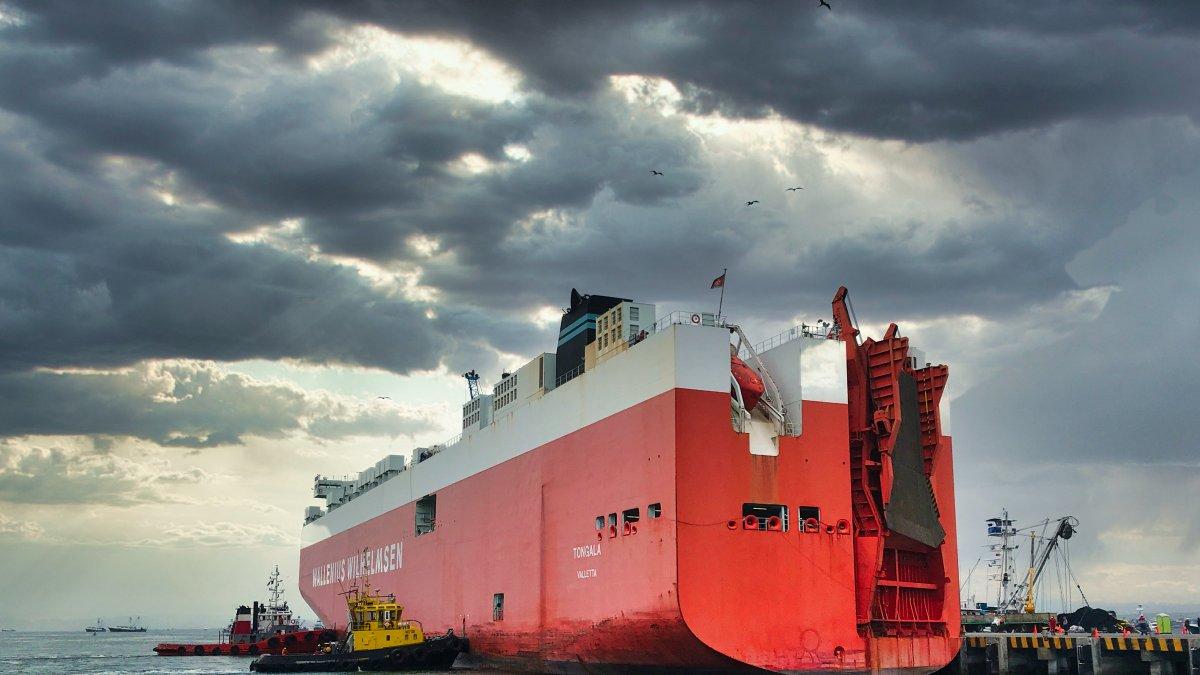 Comercio.- El Puerto de Guayaquil, desde donde se mueve el mayor comercio exterior.