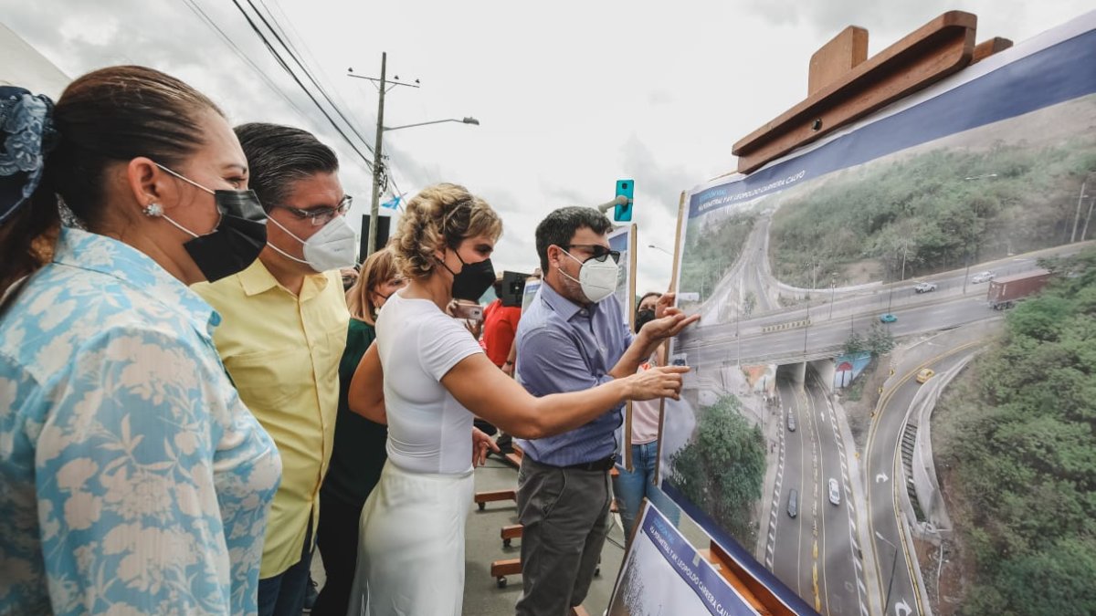 La alcaldesa, en la inauguración de una 