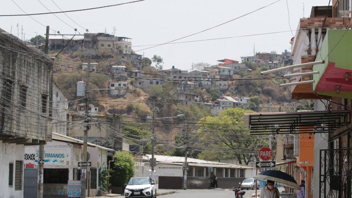 Durán y todo el país están aterrados luego de la aparición de dos muertos colgando de un puente de esta localidad.