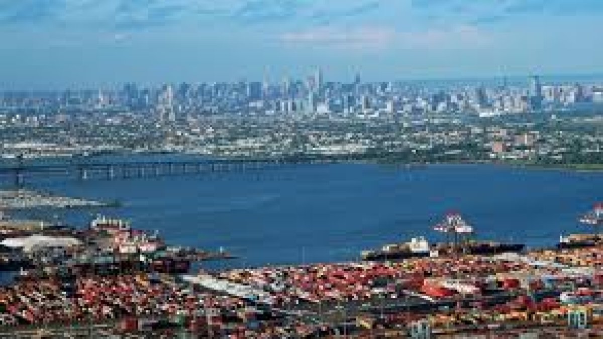 el aumento de las mareas hará que el agua entre cada vez más hacia el interior de las poblaciones costeras y se espera que en 2050 las inundaciones ocurran con una frecuencia