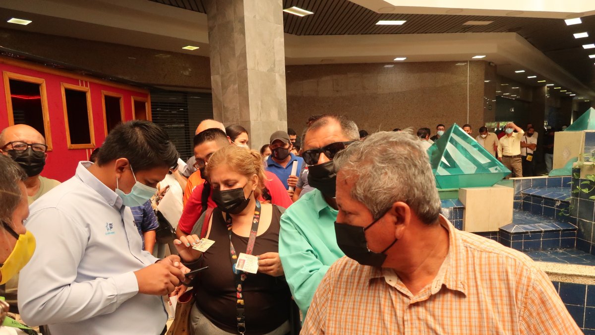 Infracciones. Algunos usuarios que acuden a las instalaciones del Centro de Atención Ciudadana de la ATM, afirman que no han recibido las notificaciones de las multas. 