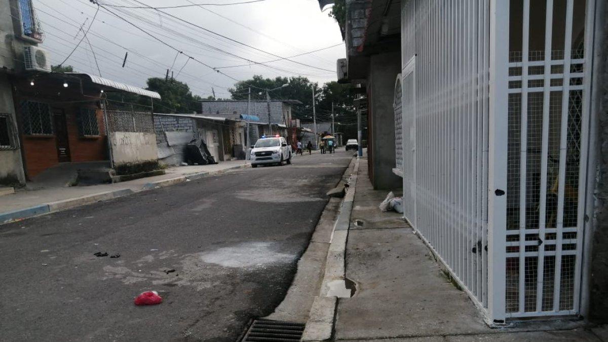 Al menos 55 tiros, dos muertos y tres sobrevivientes en el Guasmo