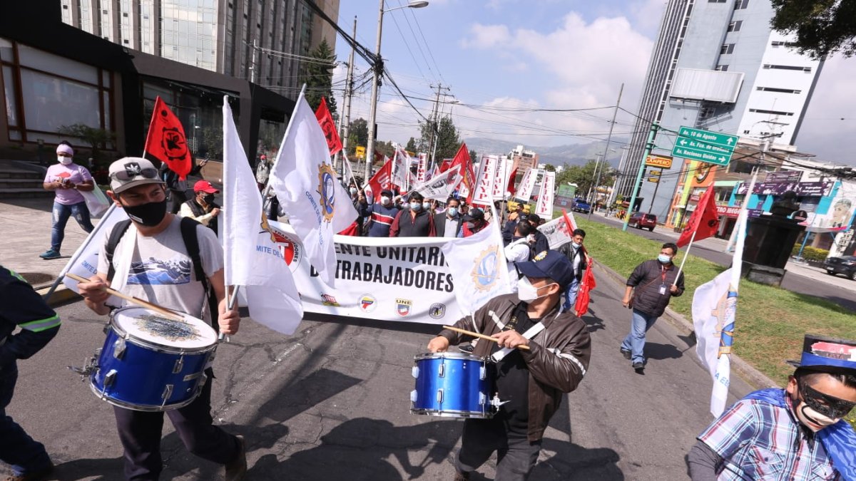 La movilización recorrió algunas calles del centro-norte de Quito hasta llegar al Ministerio del Trabajo.
