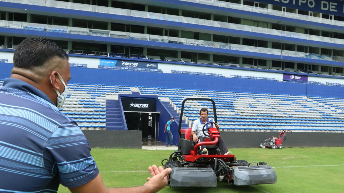 Los cancheros del Capwell empezaron a trabajar al día siguiente de la final 2021.