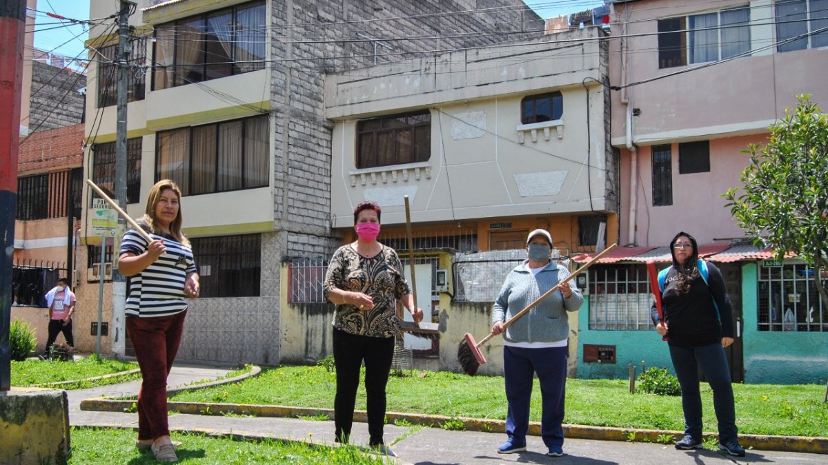 Vecinos de Solanda instalaron puertas en pasajes para resguardarse de la delincuencia.