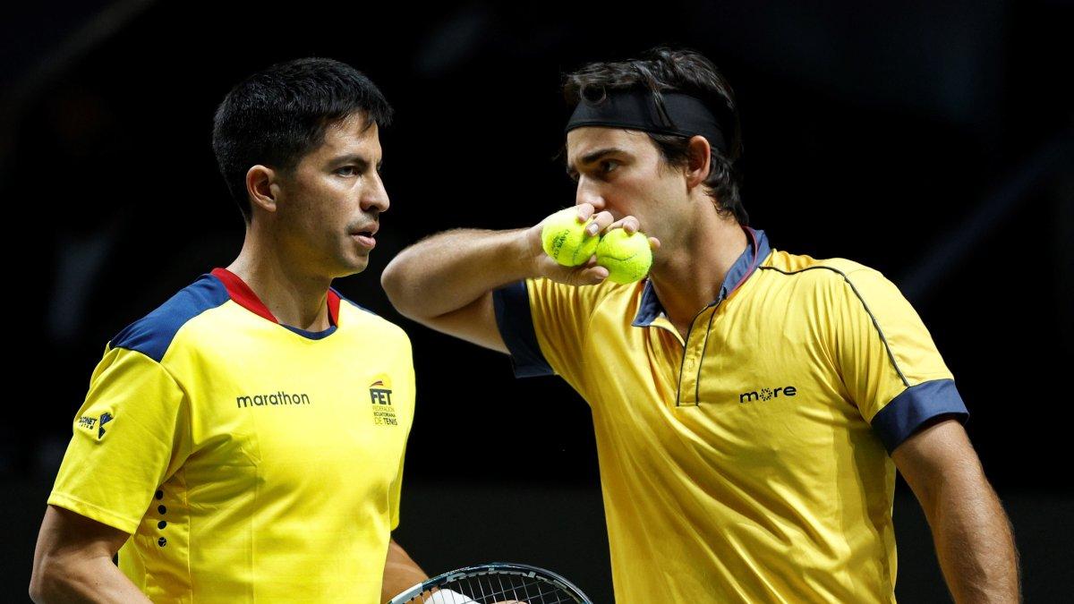 Los ecuatorianos Diego Hidalgo (d) y Gonzalo Escobar han representado al país en dobles dentro de la Copa Davis.