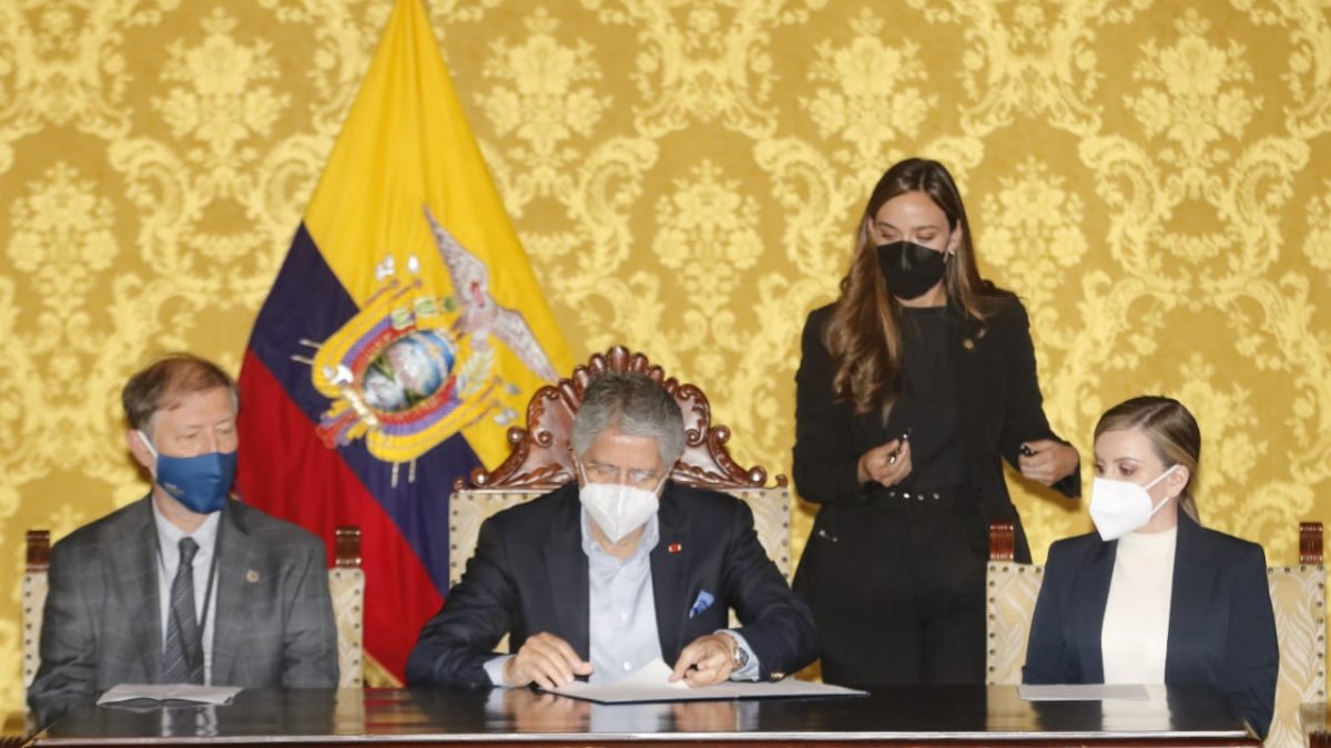 Guillermo Lasso firmó un nuevo decreto para indultos a PPL