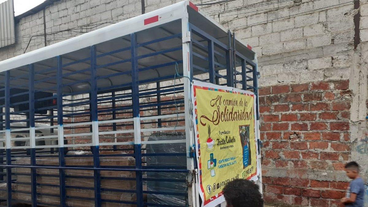 Con el ‘Camión de la solidaridad’, los voluntarios llegan a hogares de escasos recursos.