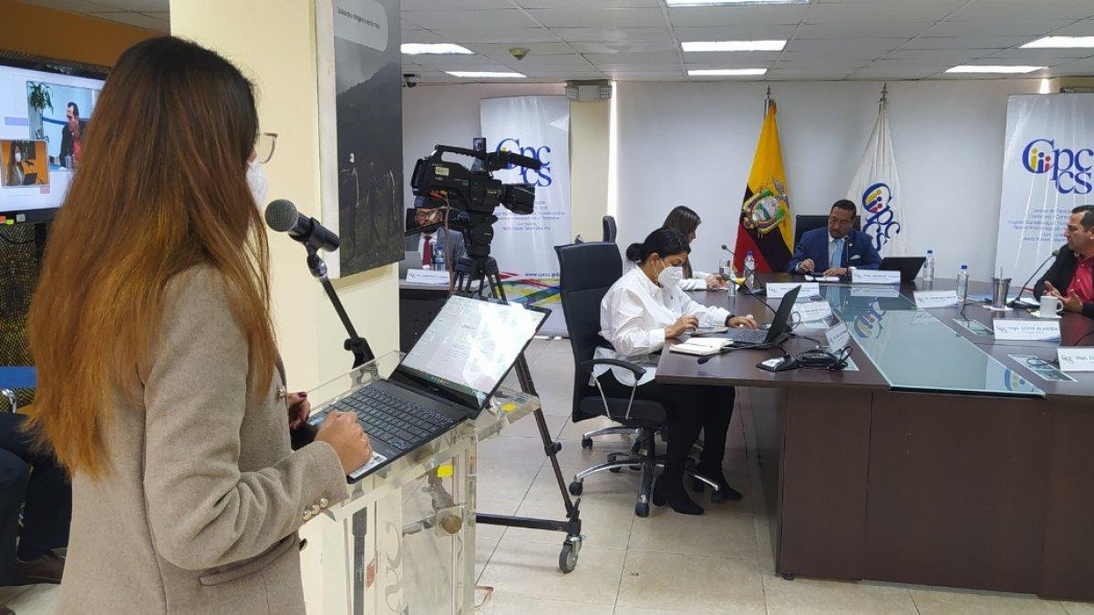 Cuentas. Funcionarios fueron llamados al pleno para que expliquen el desarrollo y avance de los concursos.