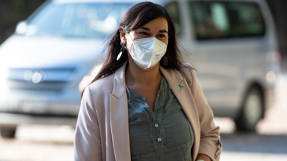 Foto de archivo de la ministra del Interior para el Gobierno de Gabriel Boric, Izkia Siches. EFE/ Alberto Valdes
