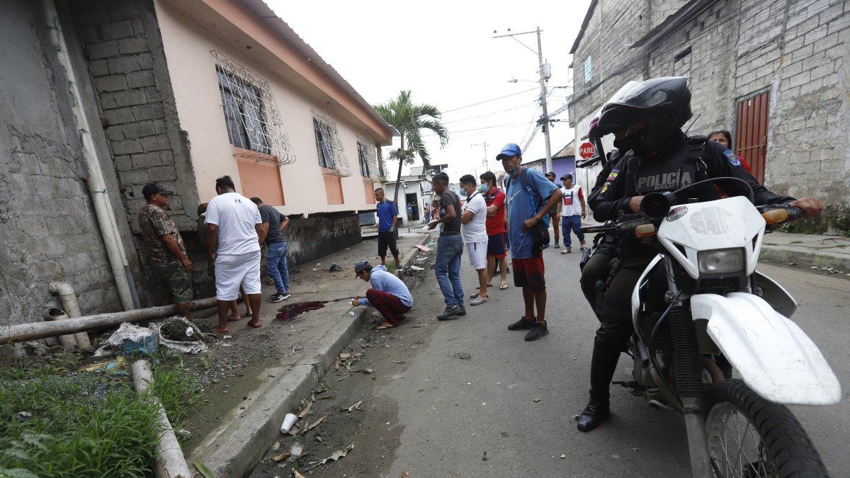 Temor. Moradores del bloque 2 de Bastión Popular donde ocurrió la decapitación prefieren no hablar del tema.