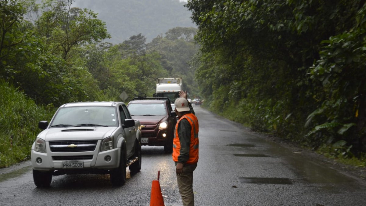 El pasado domingo dos buses de transporte interprovinciales y uno de gaseosa fueron arrastrados por el alud en esta vía principal para el comercio entre la costa y sierra.