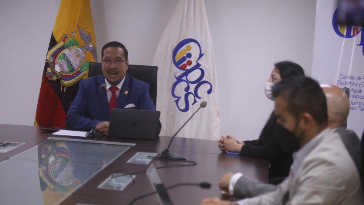 El presidente del CPCCS, Hernán Ulloa, presenció la lectura del informe sobre los cuatro concursos.