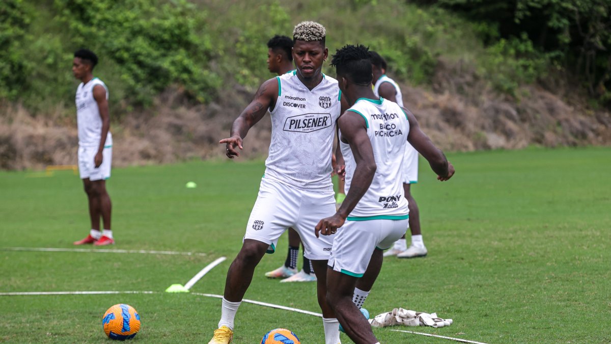 Gabriel Cortez, por características, es el llamado a jugar en lugar del suspendido Damián Díaz.