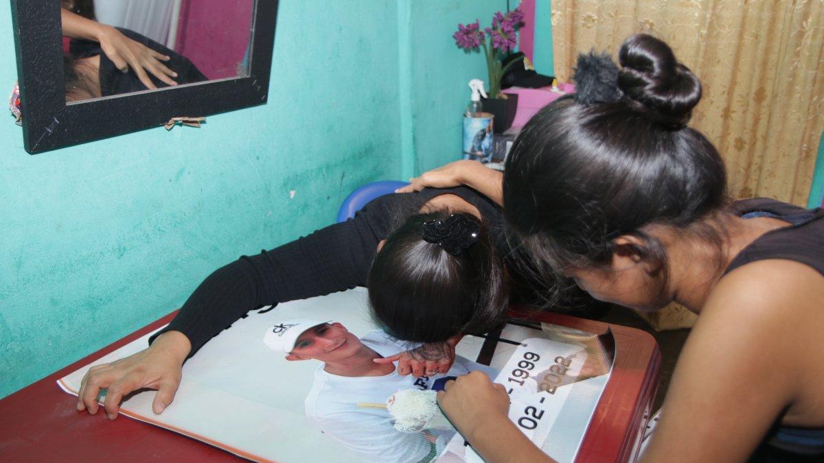 La madre de Yasmani y su hermana, sobre su recuerdo.