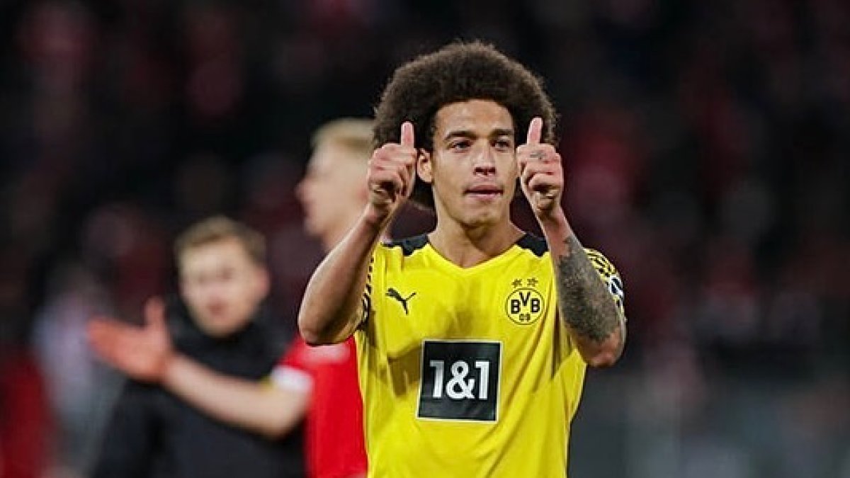 El perfecto afro del belga Axel Witsel demuestra que hay que lucir bien dentro y fuera de la cancha.