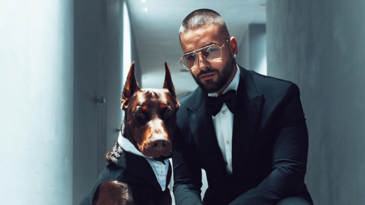 El cantante junto a una de sus mascotas.