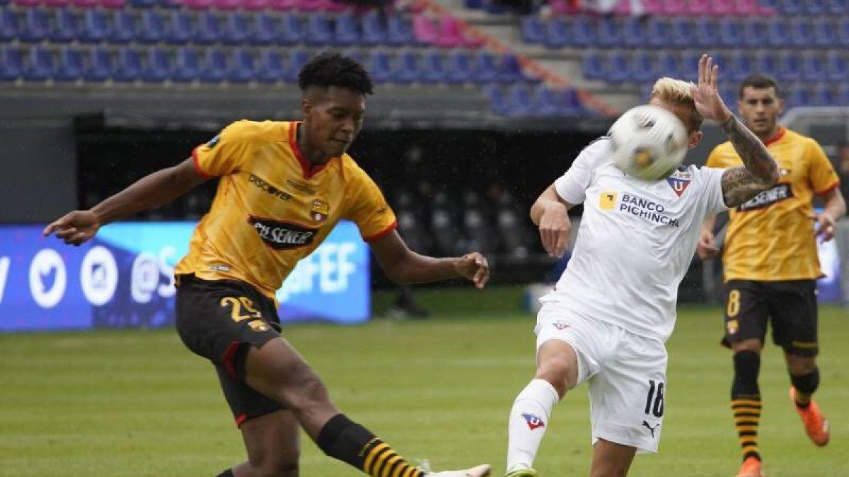 Joshué Quiñónez (i), defensa de Barcelona, jugará en la MLS.