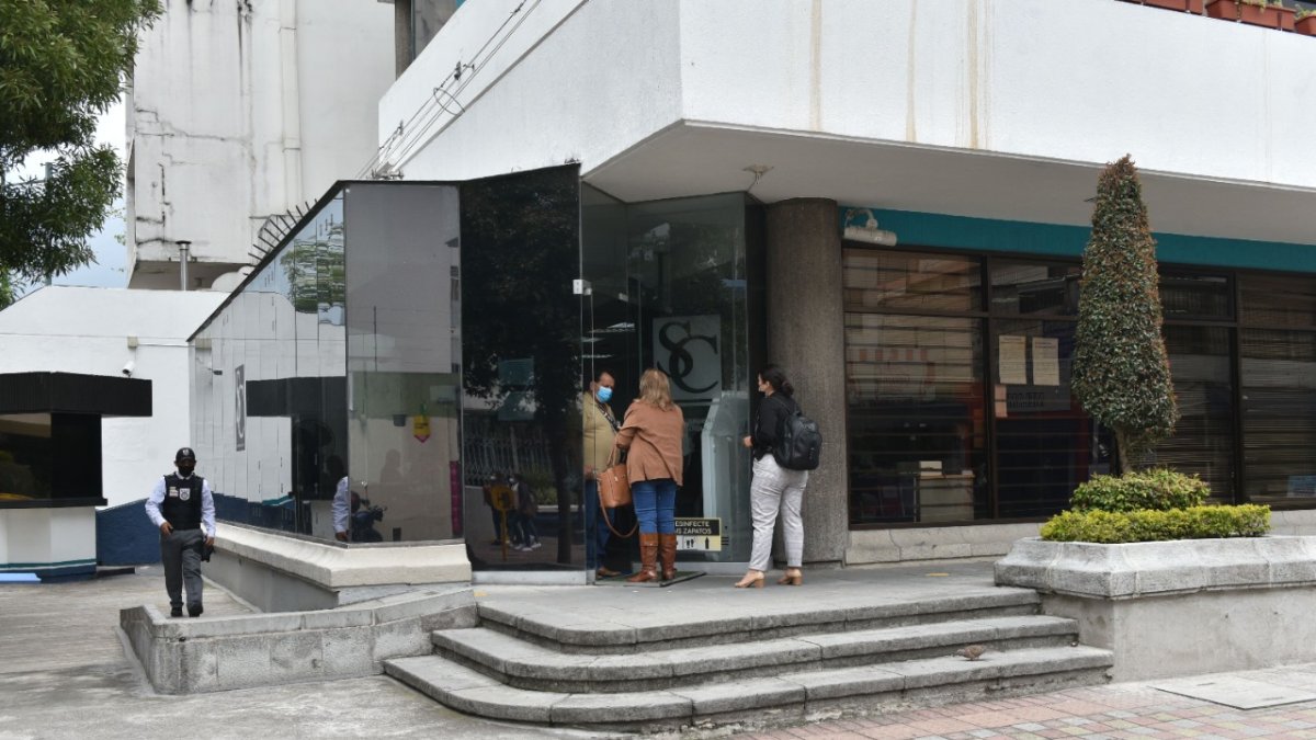 Oficina. La Fiscalía decomisó información de la Súperintendencia de Compañías.