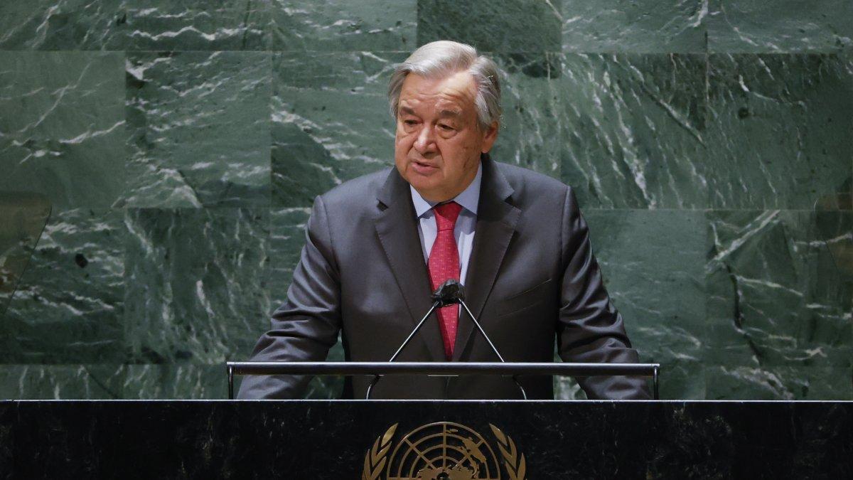 El Secretario General de las Naciones Unidas, Antonio Guterres, habla en el salón de la Asamblea General de las Naciones Unidas durante una reunión sobre la situación del conflicto en el este de Ucrania