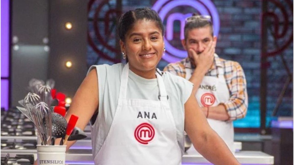 Ana durante su participación. Atrás, Andrés, ganador del primer lugar.