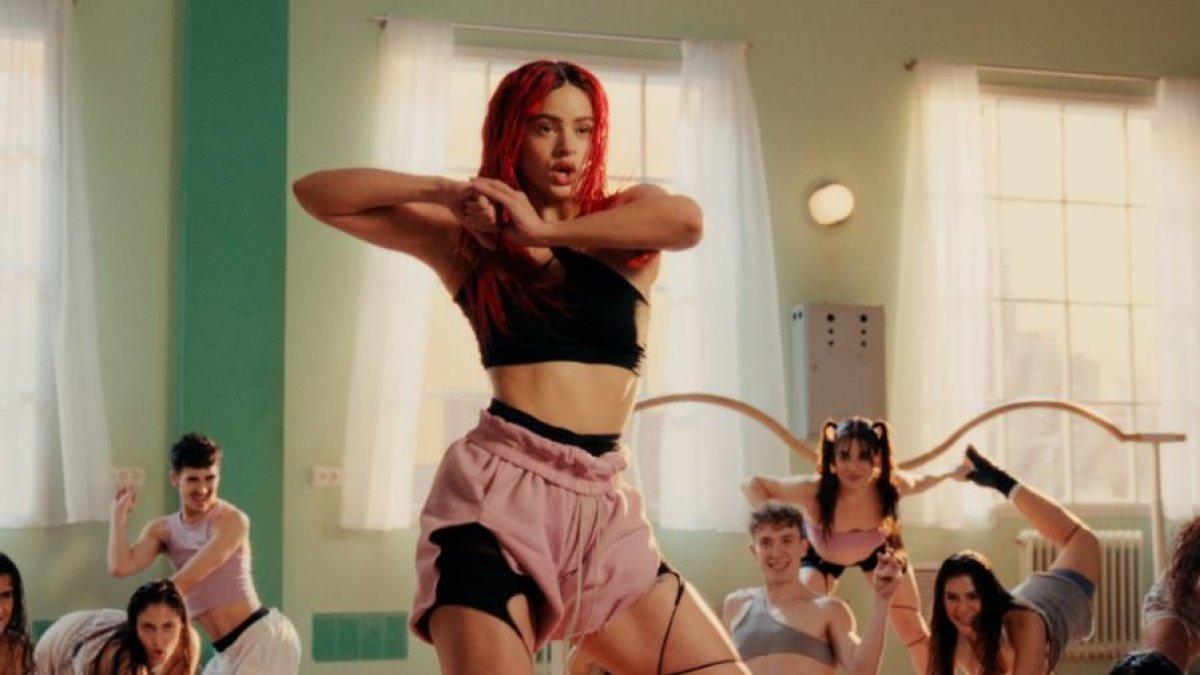 El videoclip estrenado hace 3 horas en Youtube, alcanza ya más de 700 mil reproducciones.