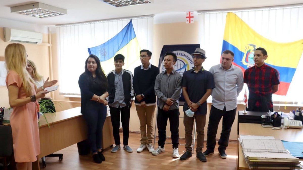 Estudiantes ecuatorianos hace dos años al finalizar un curso del idioma de Ucrania para ingresar a la Universidad.