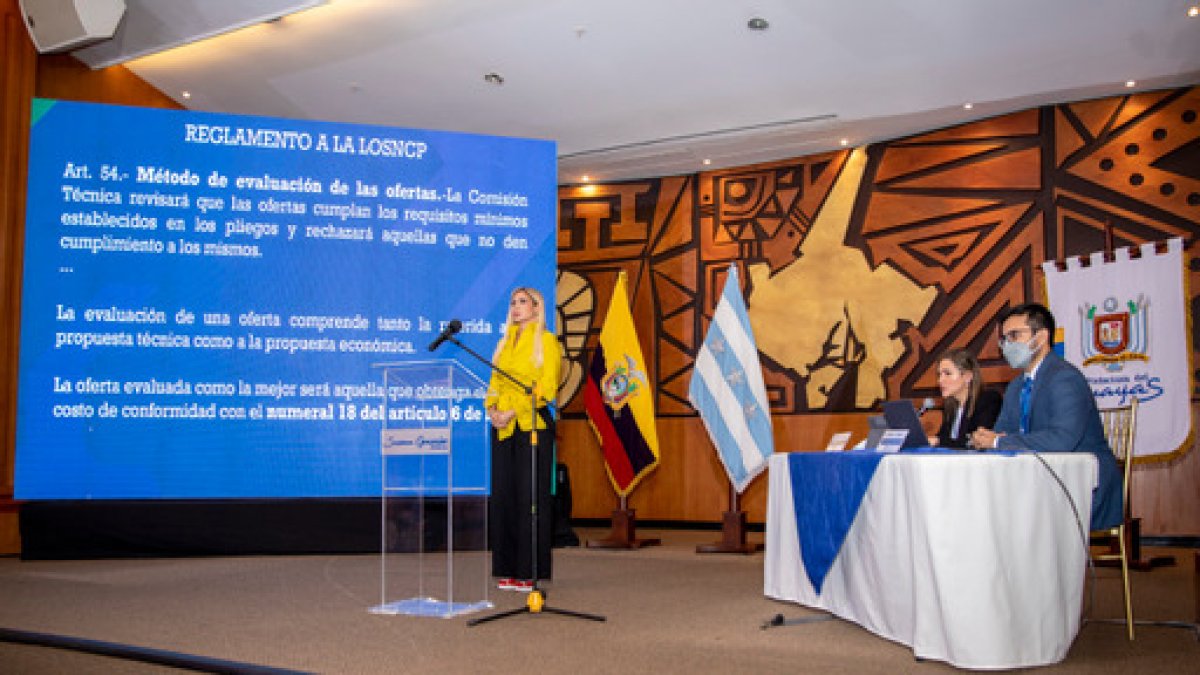 Presentación. La prefecta del Guayas, durante su intervención ayer.