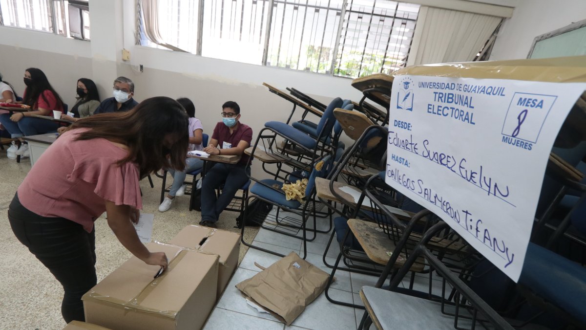 Un total de 60.000 estudiantes, 2.500 docentes y 1.000 trabajadores y empleados están convocados para que participen en estos comicios.