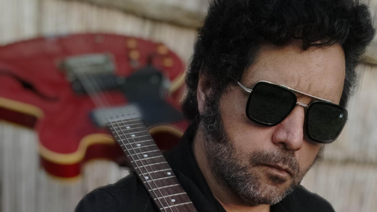 Luis Rueda es un cantante, guitarrista, músico y compositor de rock ecuatoriano.