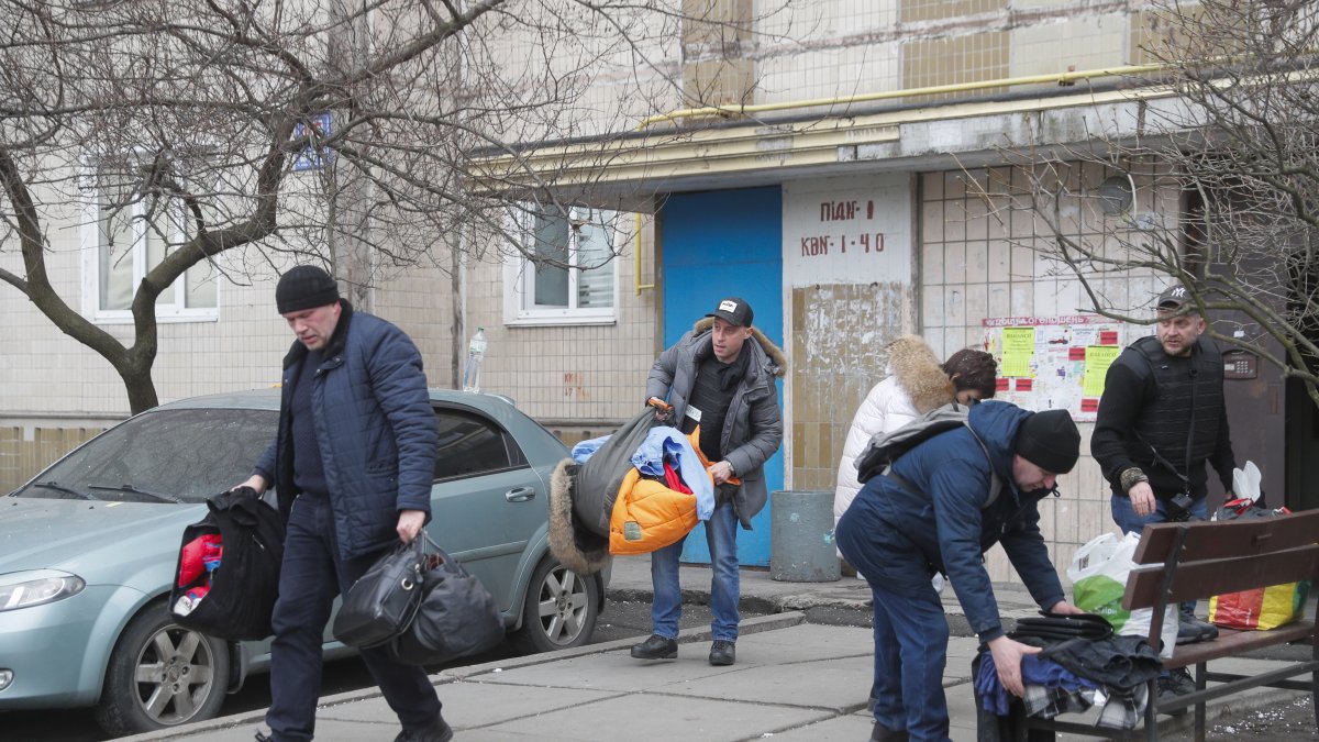 Muchos latinos que se educan en Ucrania buscan la forma de poder salir del bombardeo hacia las fronteras y salvar sus vidas.