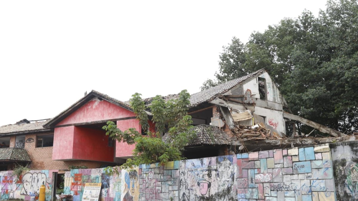 Fachada de la casa de colores de Urdesa que fue demolida por el Municipio de Guayaquil.