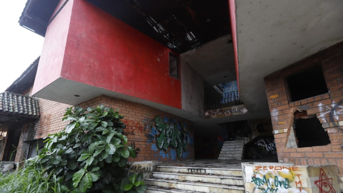 La casa de colores está ubicada en Higueras y Costanera, en Urdesa Central.