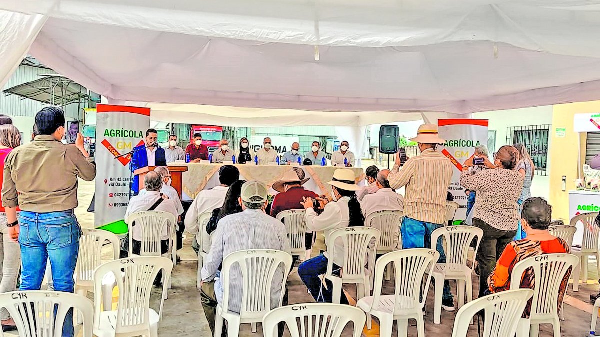 Reunión. Los arroceros en una cita con el embajador de Irán en Ecuador.