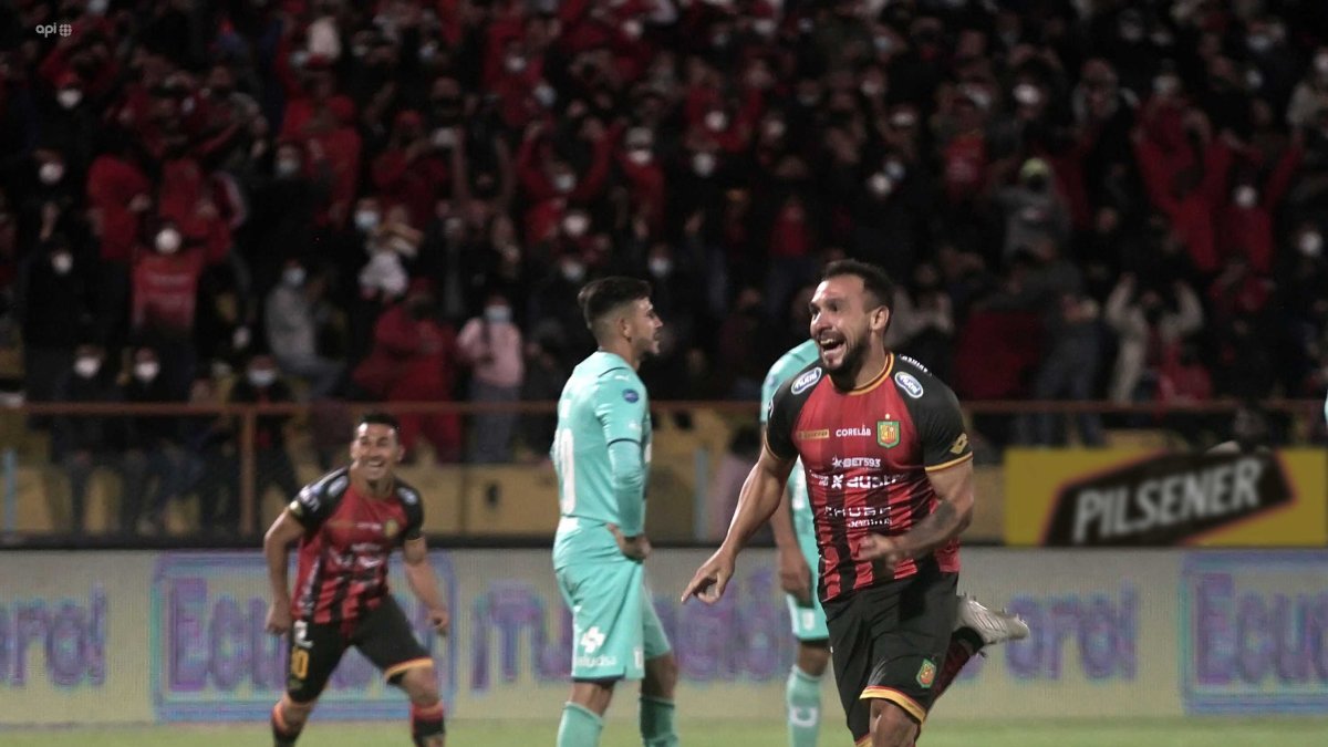 El argentino Lucas Mancinelli sentenció el triunfo cuencano con un golazo de larga distancia.