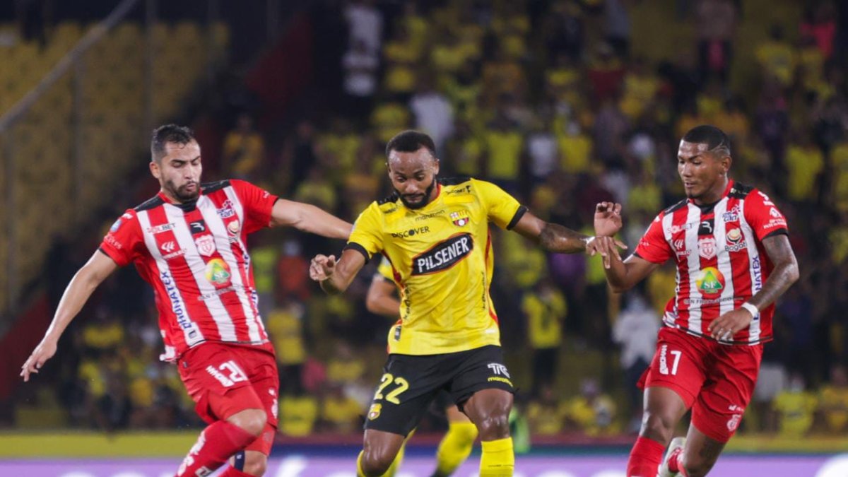 Barcelona vs Técnico Universitario.