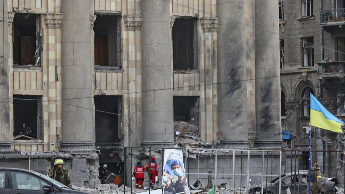 Daños ocasionados por los bombardeos rusos sobre el centro de la ciudad ucraniana de Járkov.