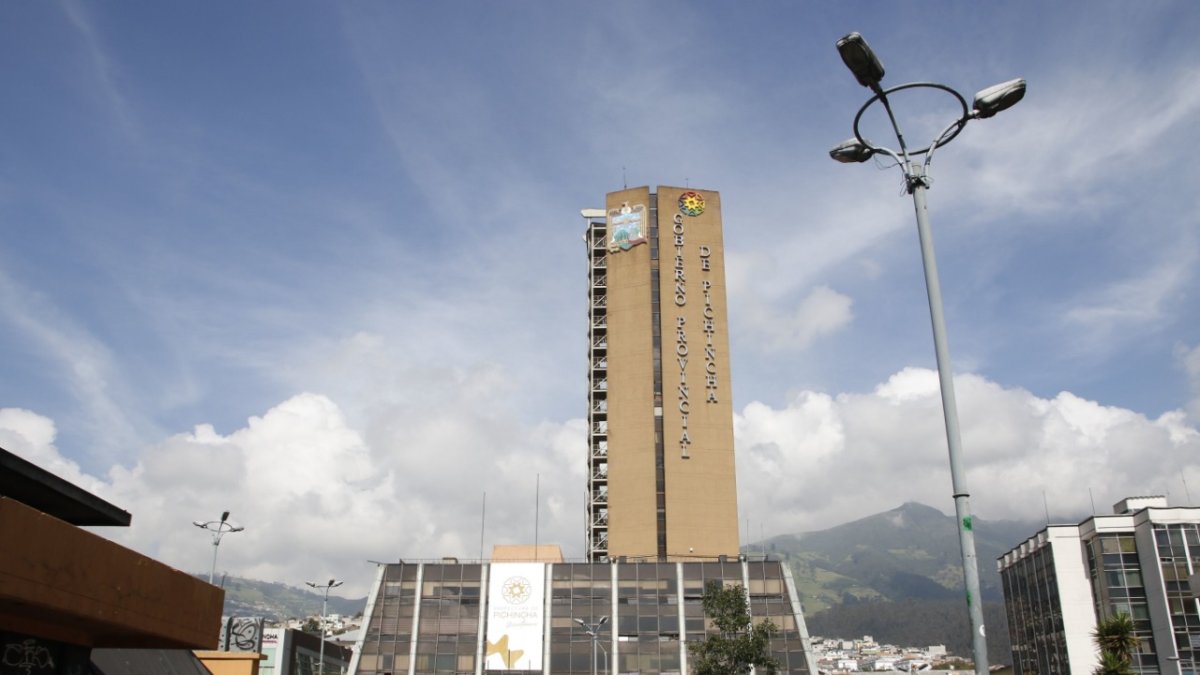 Gasto. La Prefectura de Pichincha tiene en nómina a diseñadores gráficos, periodistas, fotógrafos, pero contrata comunicación.