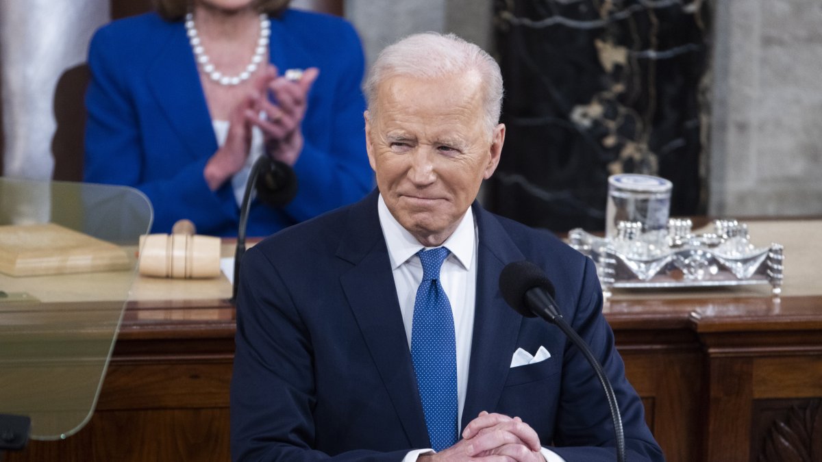 El presidente de los Estados Unidos, Joe Biden, pronuncia su primer discurso sobre el Estado de la Unión ante los legisladores en el Capitolio, hoy, en Washington, DC (EE.UU.).