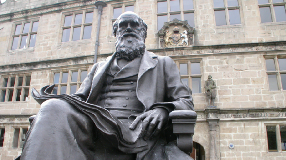 El teórico Charles Darwin inmortalizado en una estatua