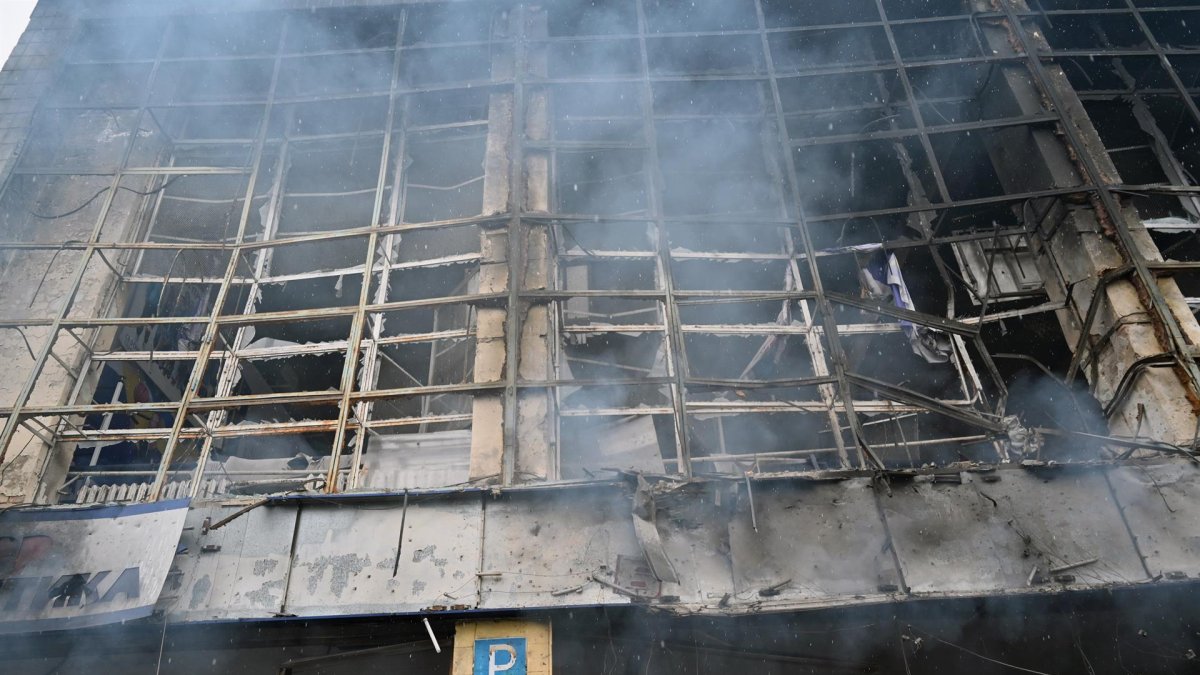 Estado en el que quedo el edificio de la torre de televisión de Kiev, tras un bombardeo ruso.