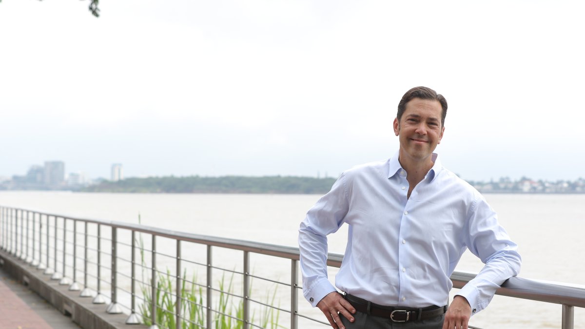 José Alvear Campodónico está volcado a los seguros y radica en Quito.