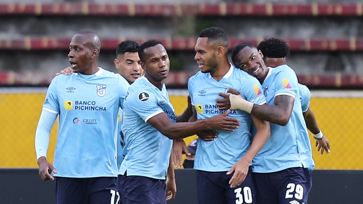 Universidad Católica selló su clasificación al derrotar a Bolívar de Bolivia.