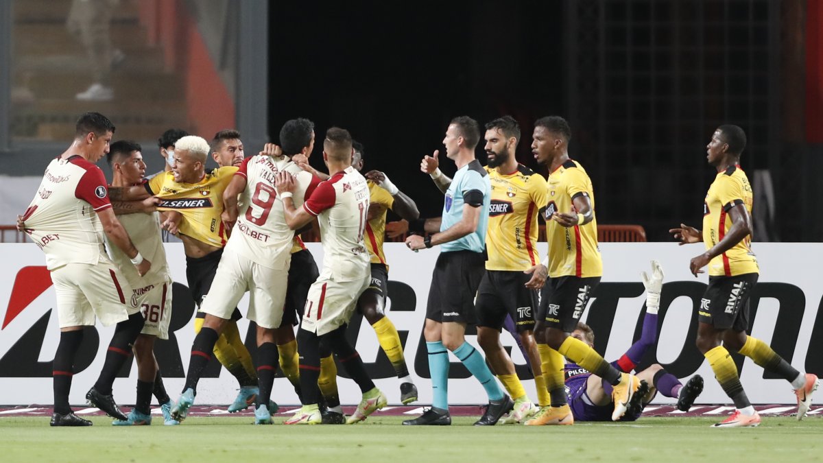 Barcelona derrotó por la mínima a Universitario y selló su clasificación a la Fase 3.